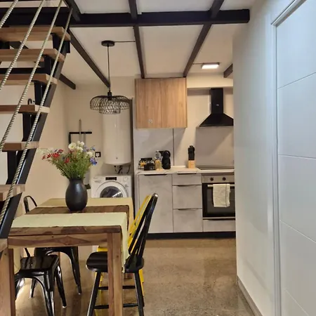 Excepcional Amplio Apartamento Industrial Fallas Hasta 6, Wifi Gratis Cuna *