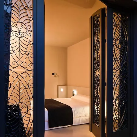 Caro Hotel 5*
