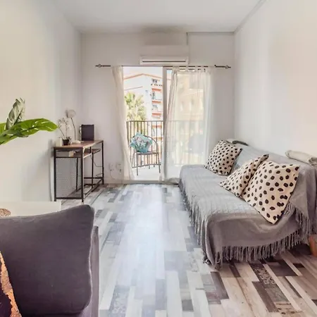 Spacious & Terrace Sleeps 7 Apartament