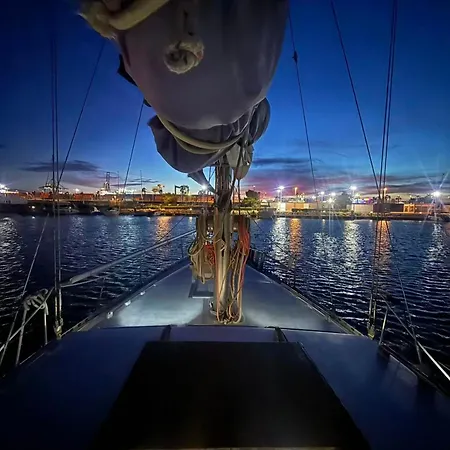 Romantic Sailboat * Valencia