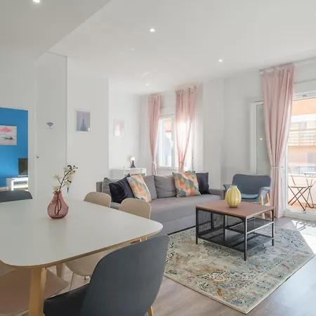 Modern, Stylish & Comfortable Apartment *