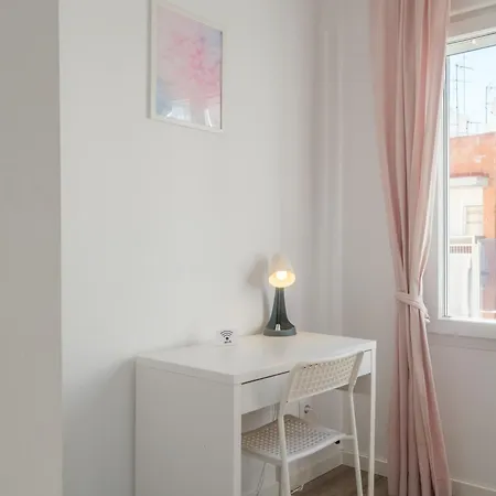 Modern, Stylish & Comfortable Apartment