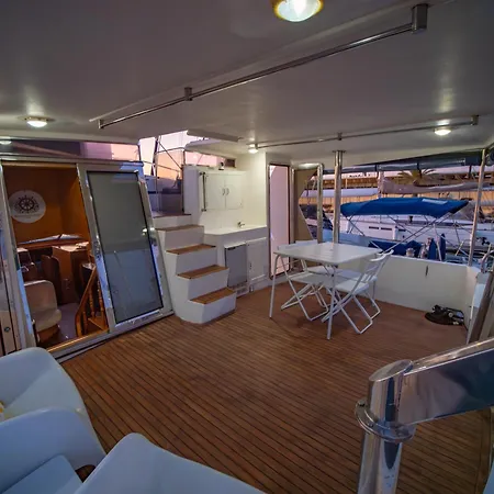 Botel Master&commander Valencia