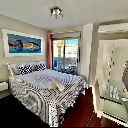 Privada Con Bano En Un Moderno Y Centrico Atico En Ciutat Vella Kwatera prywatna *
