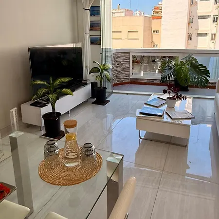 Privada Con Bano En Un Moderno Y Centrico Atico En Ciutat Vella * Walencja