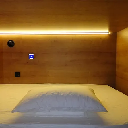 Joaquin Sorolla Pod מלון קפסולה ולנסיה