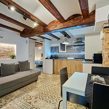 Daire Tree Plaza B With Terrace By Invalencia Valensiya