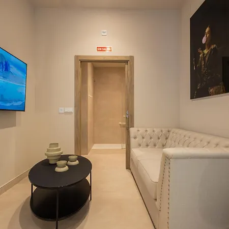Loft - B 1-6 Smart Access & Urban Calm فالنسيا