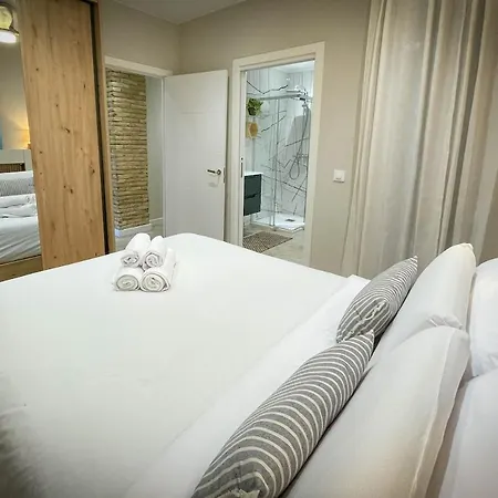 2br Patio & Pool Arenas Valencia