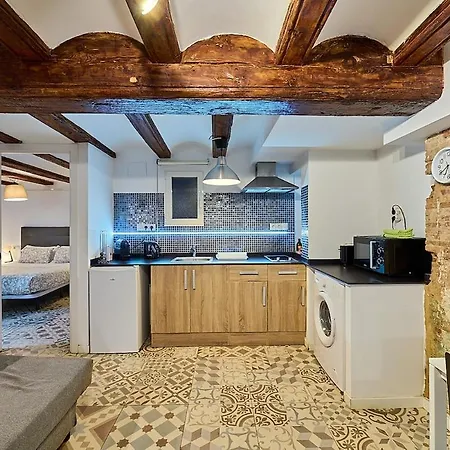 Tree Plaza B With Terrace By Invalencia Daire Valensiya