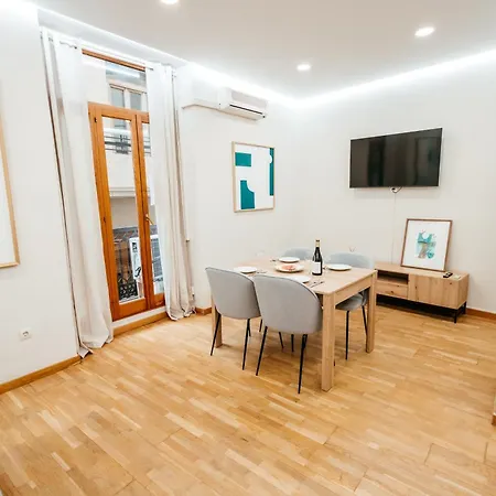 Almas, Hall 1 Min, 4 Pax, Smart Tv Apartment Valencia