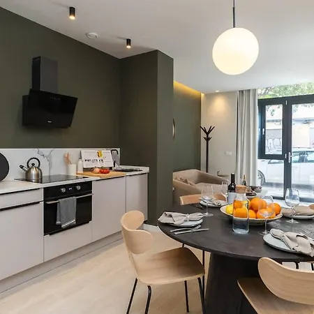 아파트 Saristays Lofts L *
