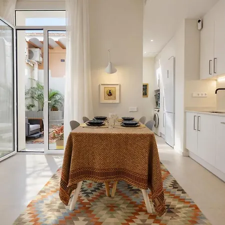Apartment Walk - 20 Min - Beautiful Private Patio