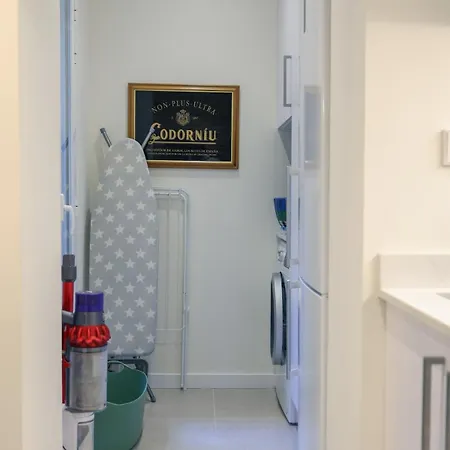 Walk - 20 Min - Beautiful Private Patio דירה *