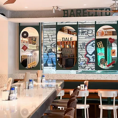 Melia Plaza Ξενοδοχείο 4*