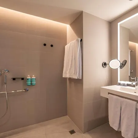 호텔 Novotel Lavant 4*