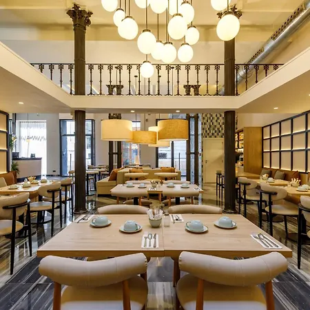 Petit Palace Plaza De La Reina فندق 3*