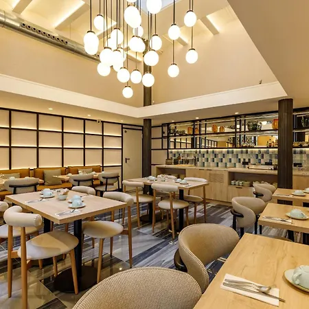 Petit Palace Plaza De La Reina Отель Валенсия