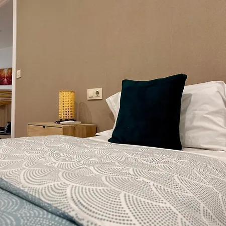 Amplio Cerca Centro Historico Y Turia 5pax 2 Bath Apartment
