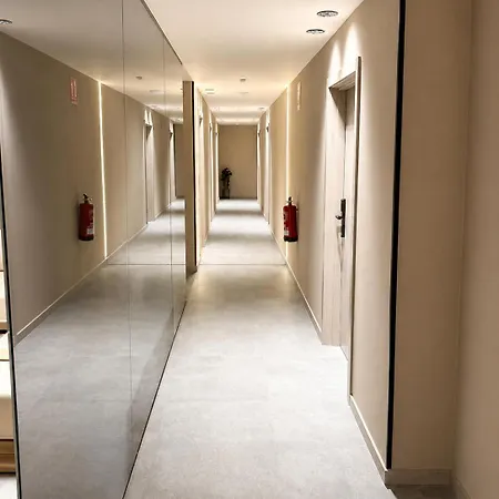 מלון דירות Motus Disruptive 4*