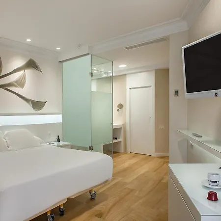 Melia Plaza 4*
