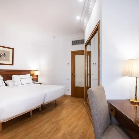 Hotel Melia Plaza 4*