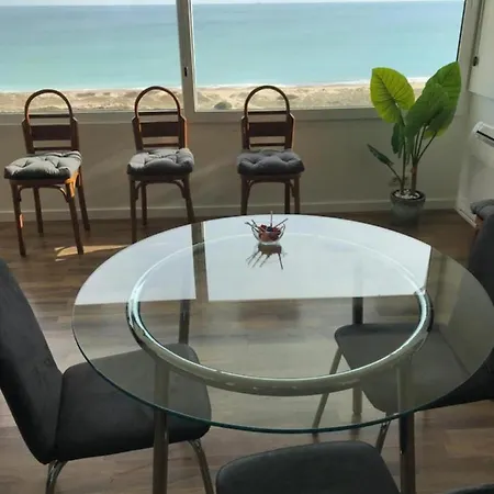 Spacious In With Sea View - 160 Sqm