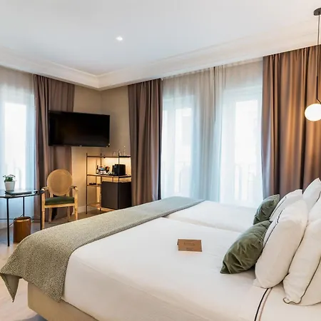 Melia Plaza 4*