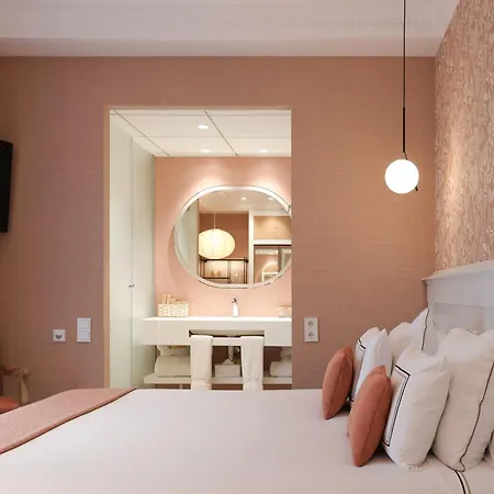 Melia Plaza Hotel 4*