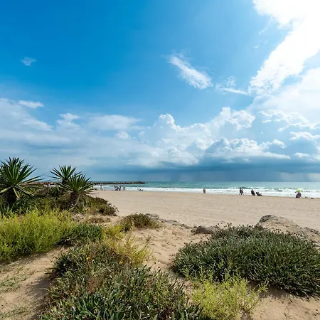 Apartment En Primera Linea De La Playa A 15 Minutos De La Ciudad De