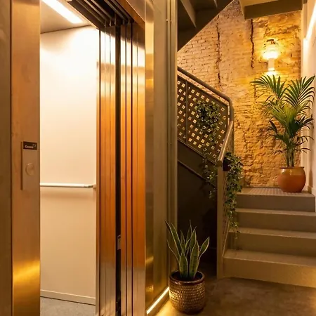 Nuevo, Luminoso, Balcon, Ascensor, El Carmen. شقة