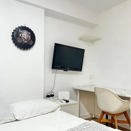 Gypsy Budget Shared Flat *