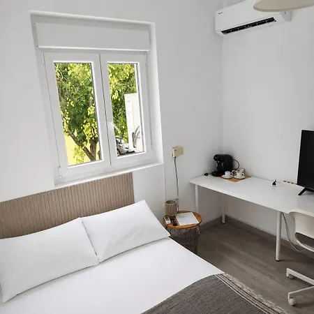 Agui House Проживание в семье
