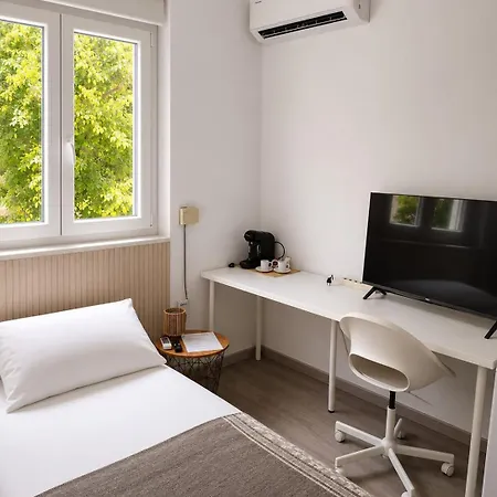 Проживание в семье Agui House *