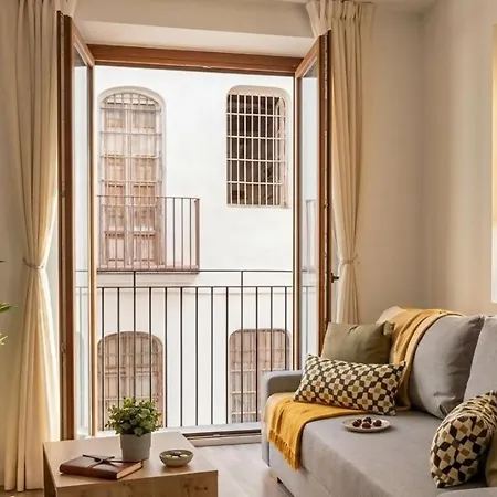 Nuevo, Luminoso, Balcon, Ascensor, El Carmen. * فالنسيا