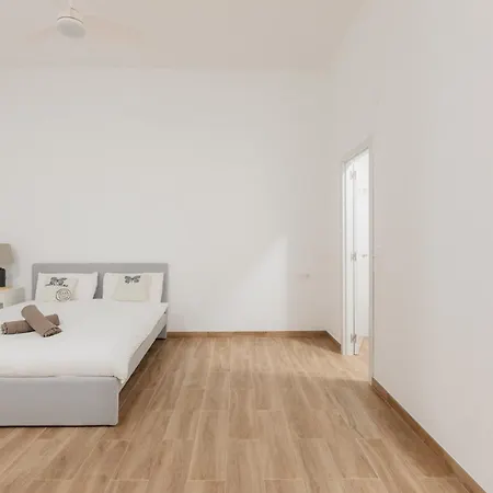 Apartment New! Comfort And Style Steps From Everything