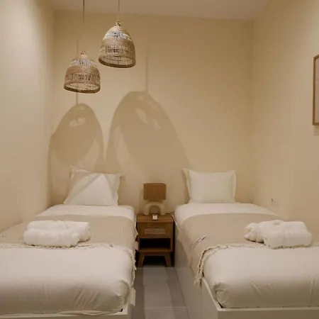 Milos Cozy, Family-friendly In Patraix شقة *