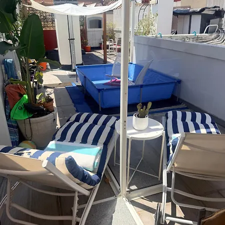 Privada Con Bano En Un Moderno Y Centrico Atico En Ciutat Vella