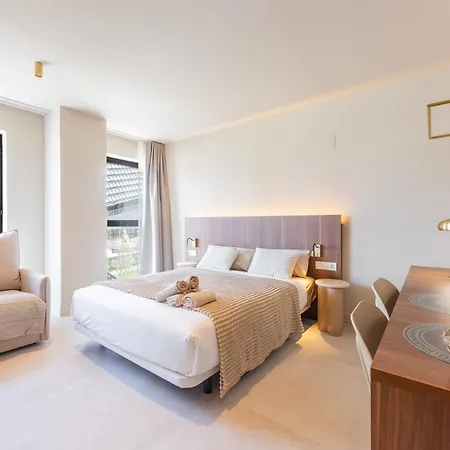 Apartmanhotel A2b Collection Arena 4*