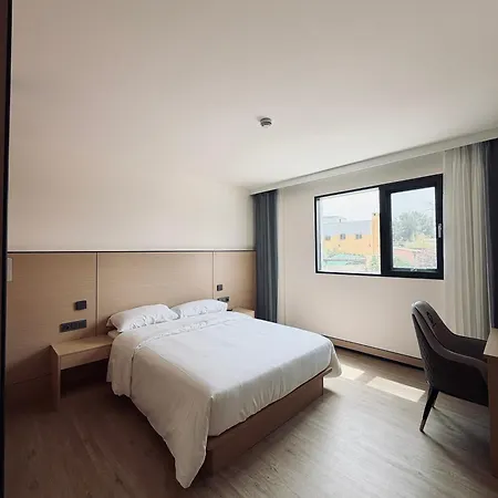 Nueva Europa 4*