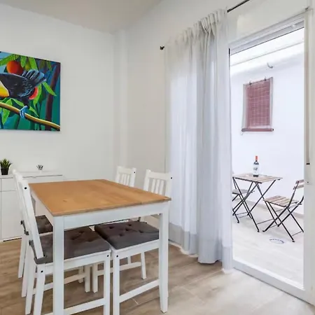 Cozy With Terrace Next To Turia Gardens فالنسيا