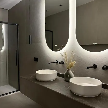 Apartament Escape - 4 Min Walk To *