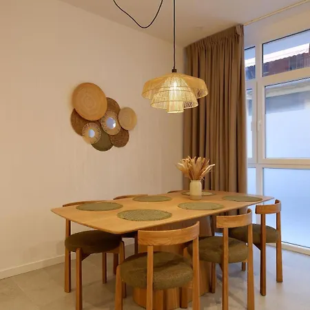 Milos Cozy, Family-friendly In Patraix فالنسيا