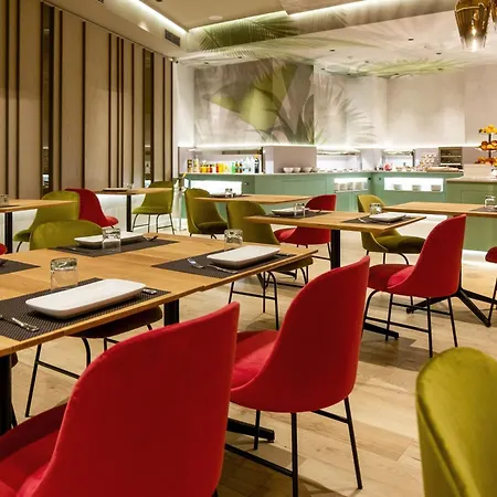 Hotel Melia Plaza 4*