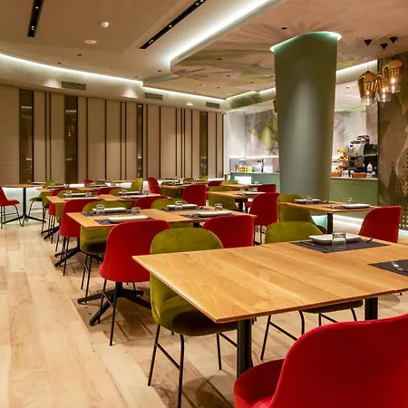 Melia Plaza 4*