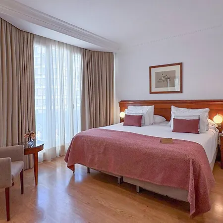 Melia Plaza 4*