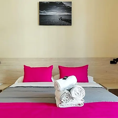 Red Nest * Valencia