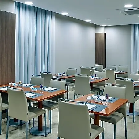 Nh Ciencias Hotel 3*