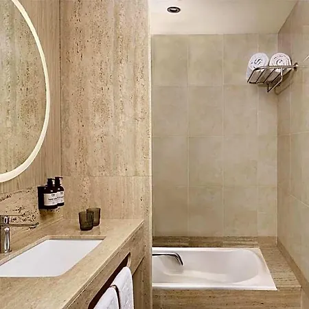Hotel Nh Center 4*
