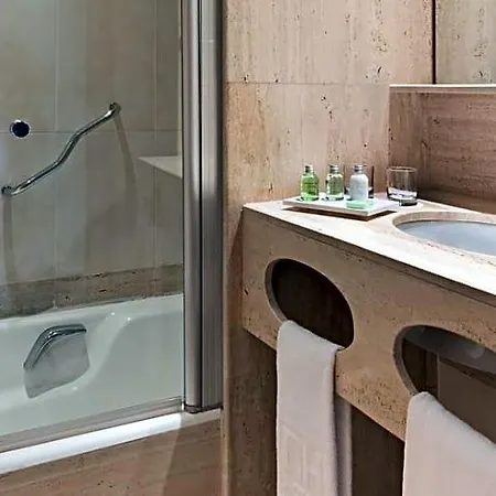 Nh Center Hotel 4*